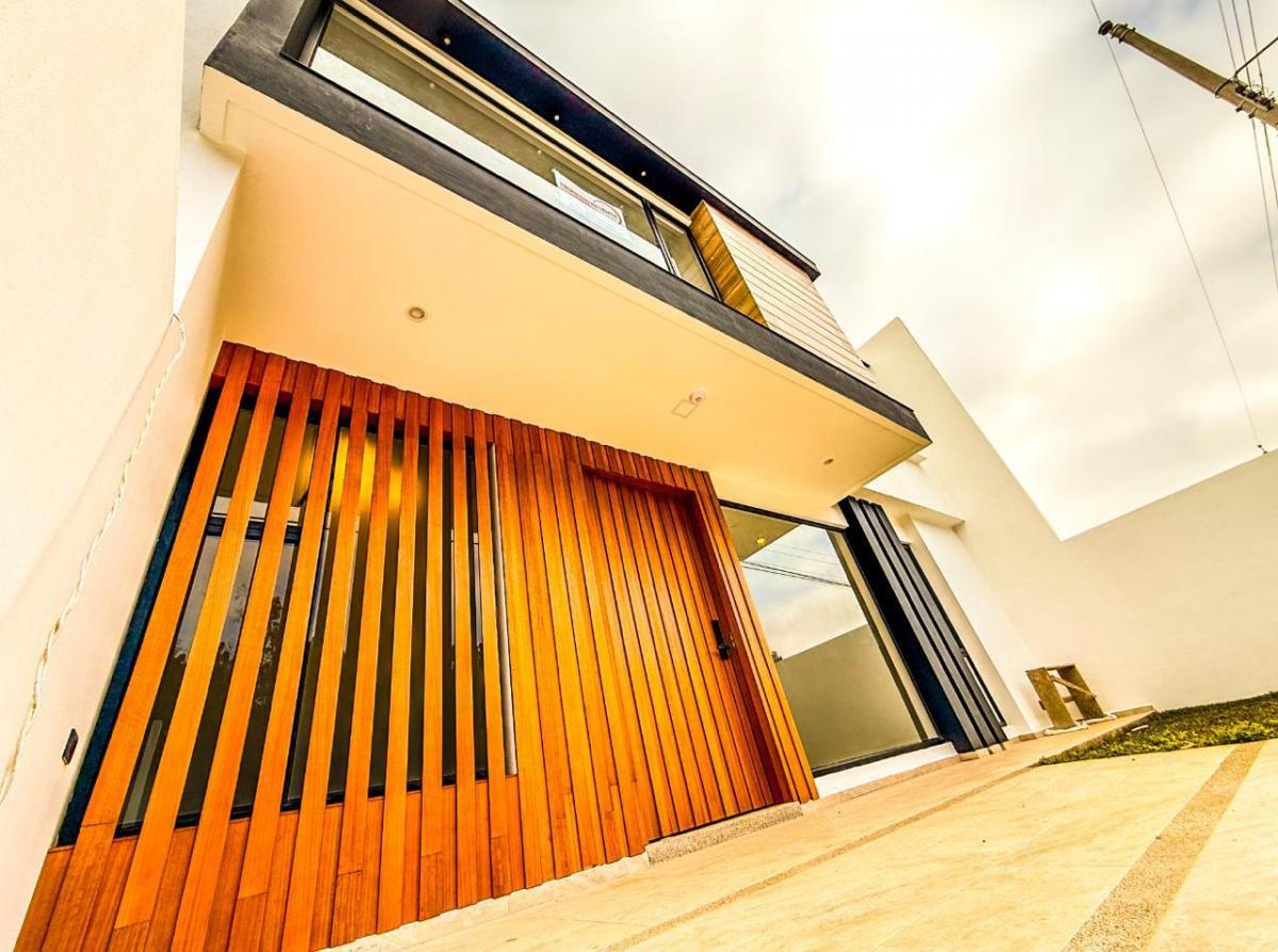 Casa · 140m² · 3 habitaciones · 2 estacionamientos