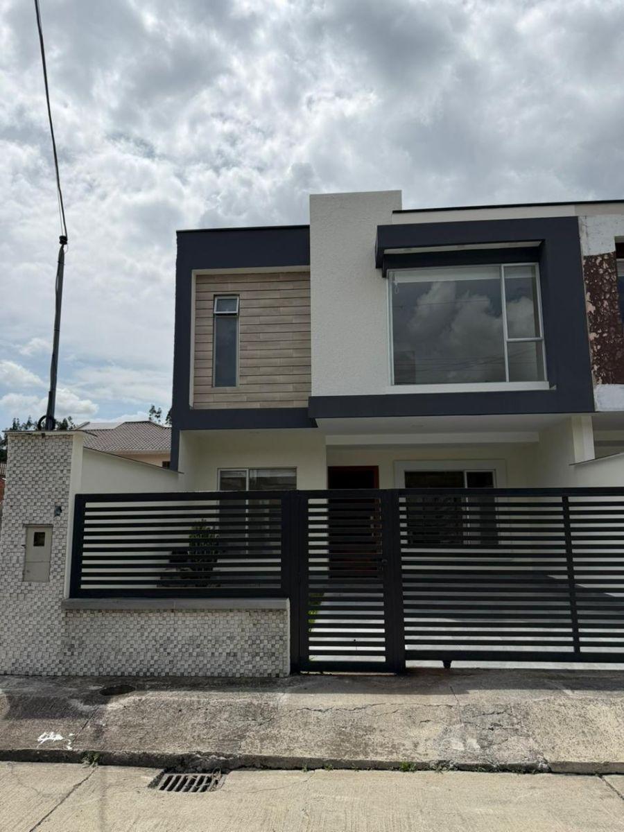 Casa · 160m² · 3 habitaciones · 2 estacionamientos